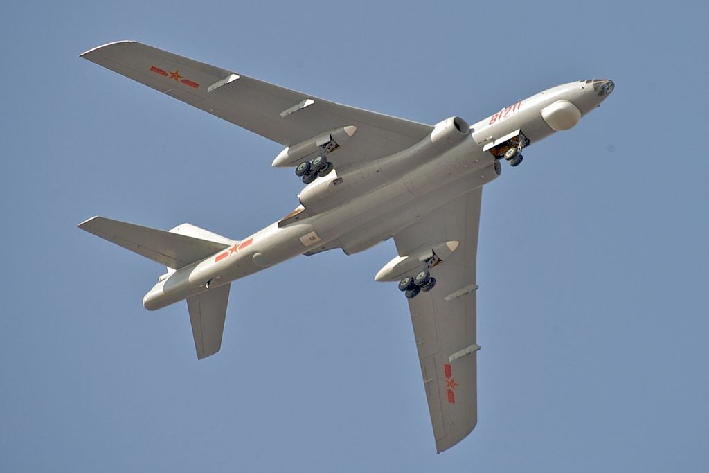 Amazon.co.jp: 1/144 中国人民解放軍 轟炸6（H6）大型爆撃機